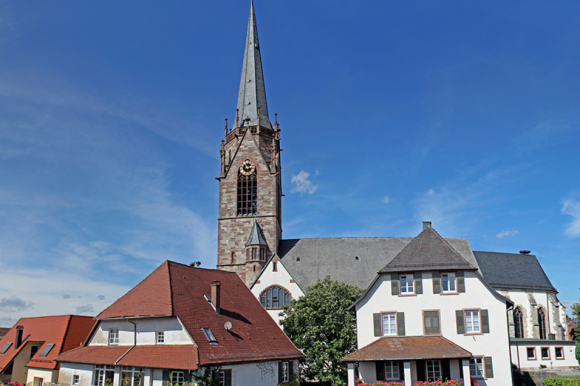 Steinbach Kirche Mit Stadtmauer